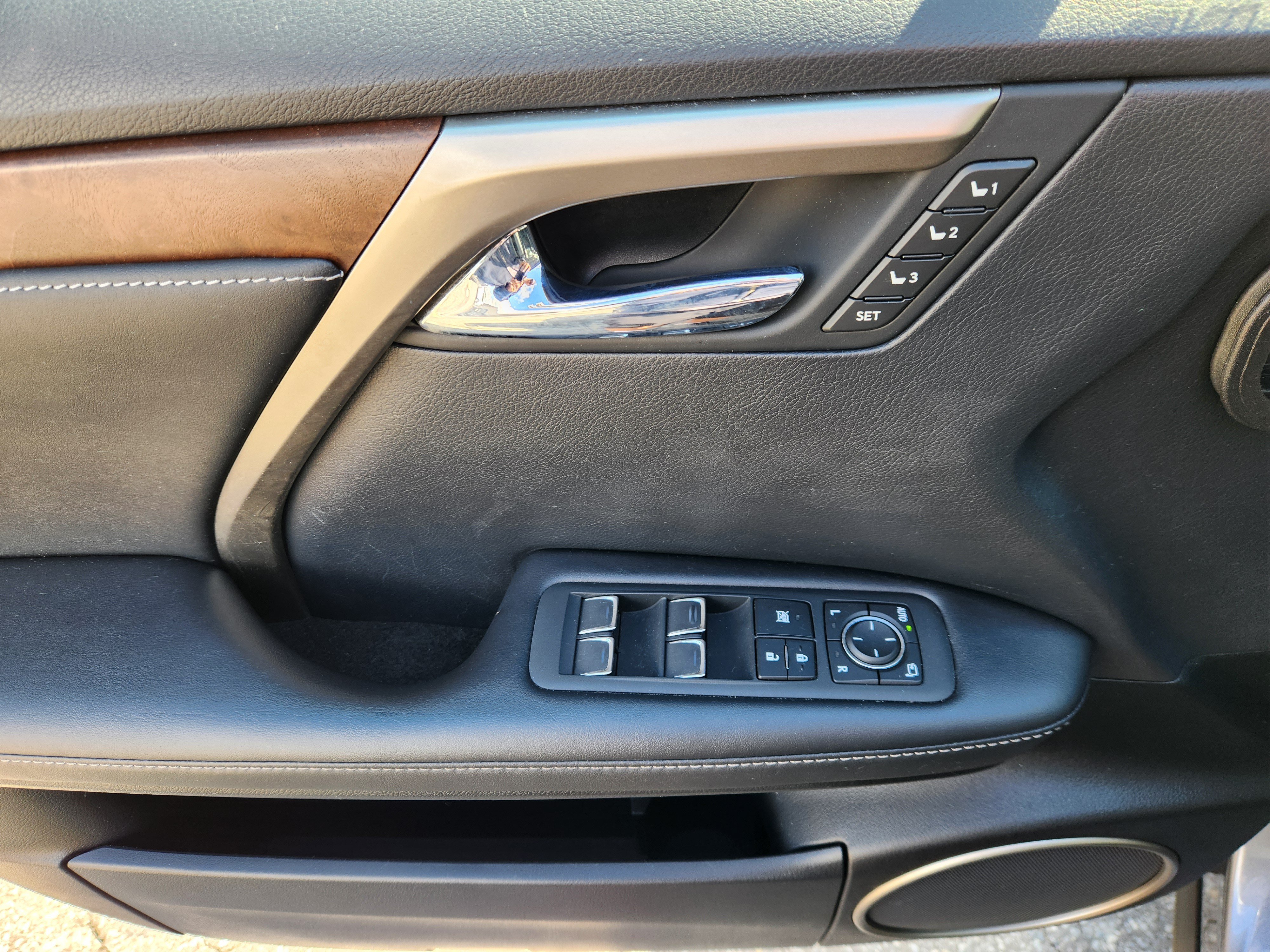 Used 2021 Lexus RX 350L Premium w/ Premium Package AWD/4WD image 19