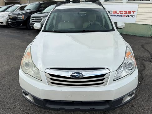 Used 2011 Subaru Outback 2.5i Premium w/ All-Weather Pkg AWD/4WD image 4