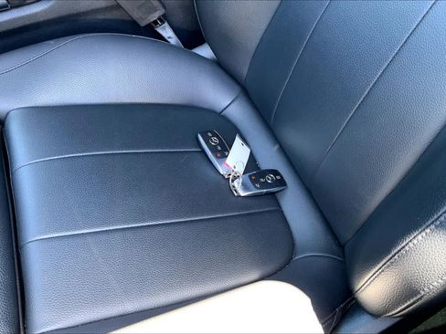Used 2021 Mercedes-Benz GLB 250 4MATIC image 14
