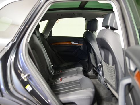 Used 2023 Audi Q5 Premium w/ Convenience Package image 23