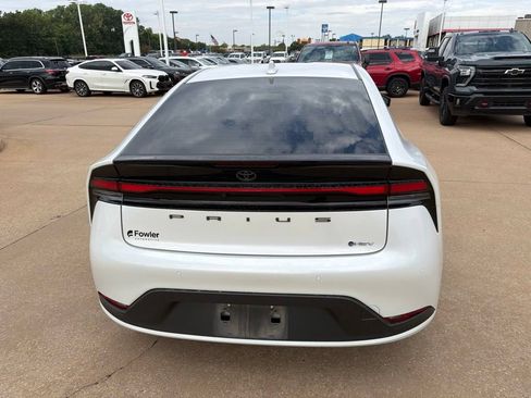 Used 2025 Toyota Prius LE FWD image 6