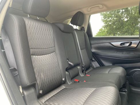 Used 2018 Nissan Rogue SV FWD image 14