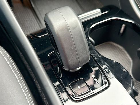 Used 2023 Volvo XC40 Recharge Plus image 18