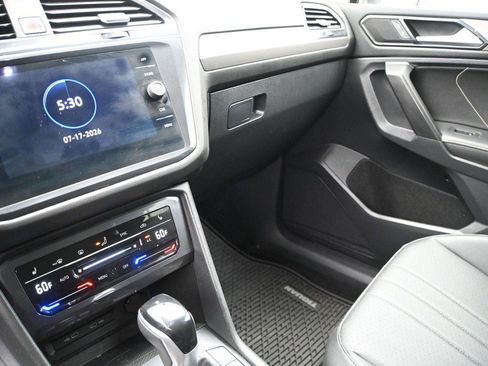 Used 2022 Volkswagen Tiguan SE AWD/4WD image 4