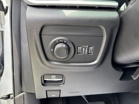 Used 2025 Jeep Grand Cherokee Laredo X w/ Trailer Tow Package RWD image 31