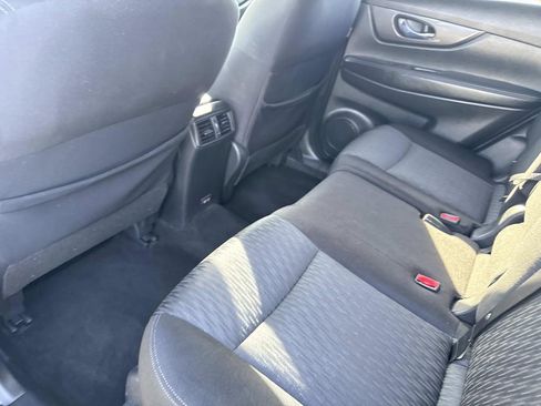 Certified 2019 Nissan Rogue SV image 16