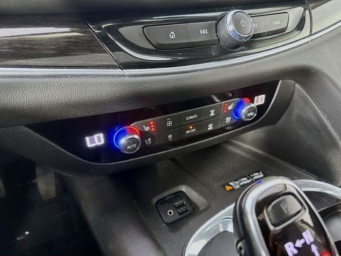 Used 2021 Buick Enclave Avenir w/ Avenir Technology Package AWD/4WD image 24