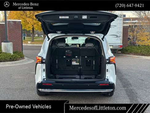 Used 2024 Toyota Sienna Limited image 27