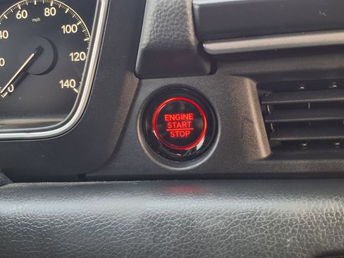 Used 2025 Honda Pilot Sport image 11