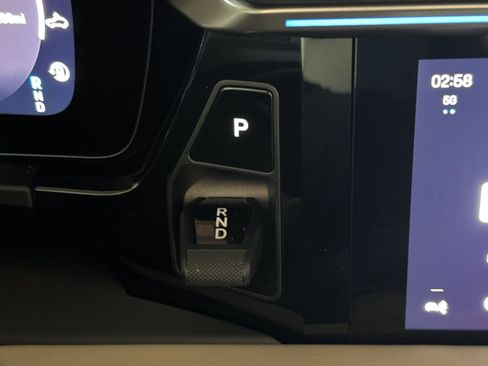 Certified 2025 Porsche Macan Electric image 26