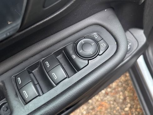 Used 2024 GMC Terrain SLT image 12