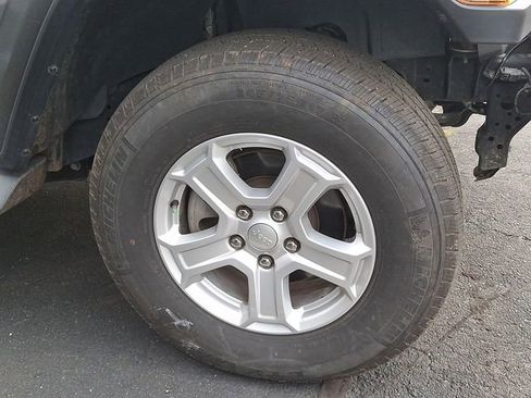 Used 2019 Jeep Wrangler Unlimited Sport S image 4