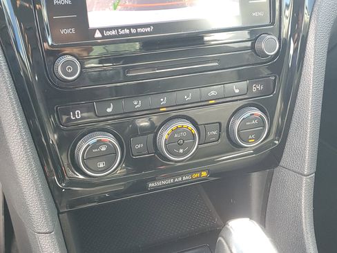 Used 2020 Volkswagen Passat 2.0T SE image 23