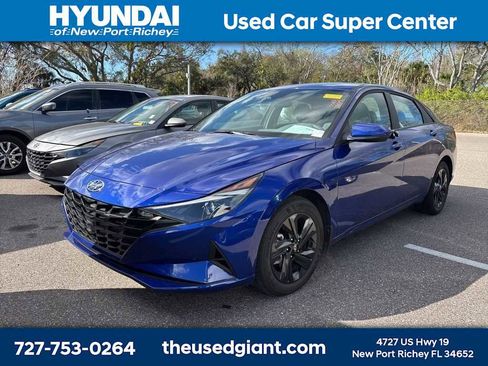 Used 2023 Hyundai Elantra SEL image 1
