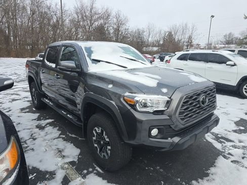 Used 2023 Toyota Tacoma TRD Off-Road image 9