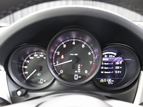 New 2026 Porsche Macan image 31