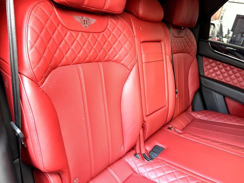 Used 2018 Bentley Bentayga Onyx Edition image 8