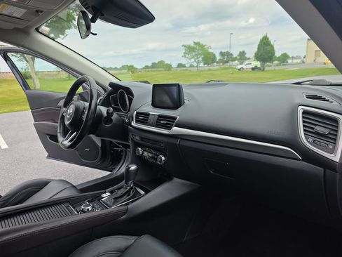 Used 2018 MAZDA MAZDA3 Touring FWD image 14