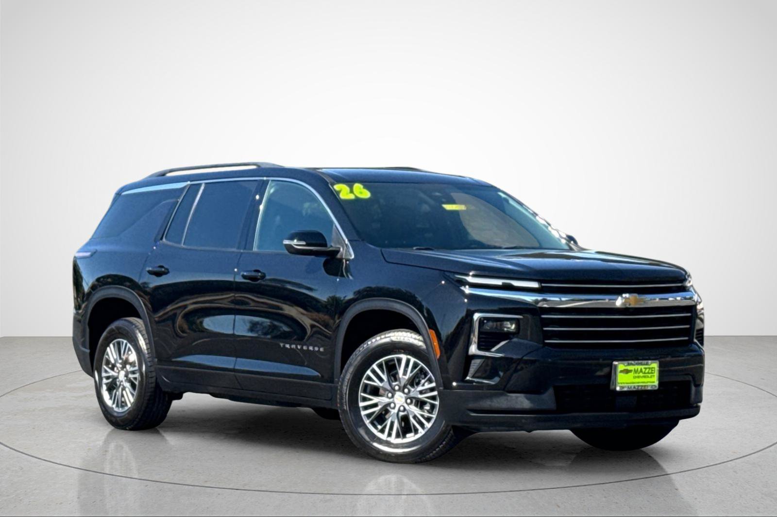 Used 2026 Chevrolet Traverse LT FWD image 2