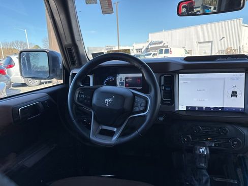 Used 2023 Ford Bronco Outer Banks image 9