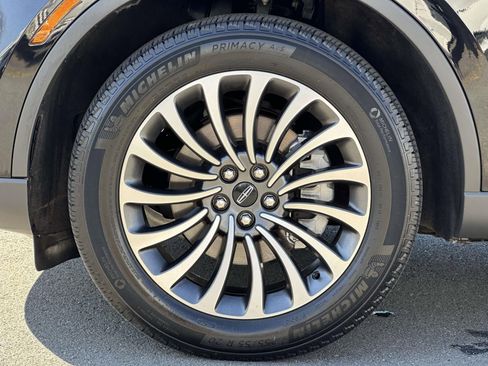 Used 2023 Lincoln Aviator AWD w/ Premium Package image 7