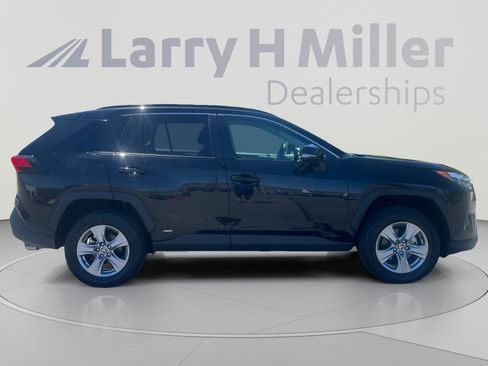 Used 2025 Toyota RAV4 XLE AWD/4WD image 6