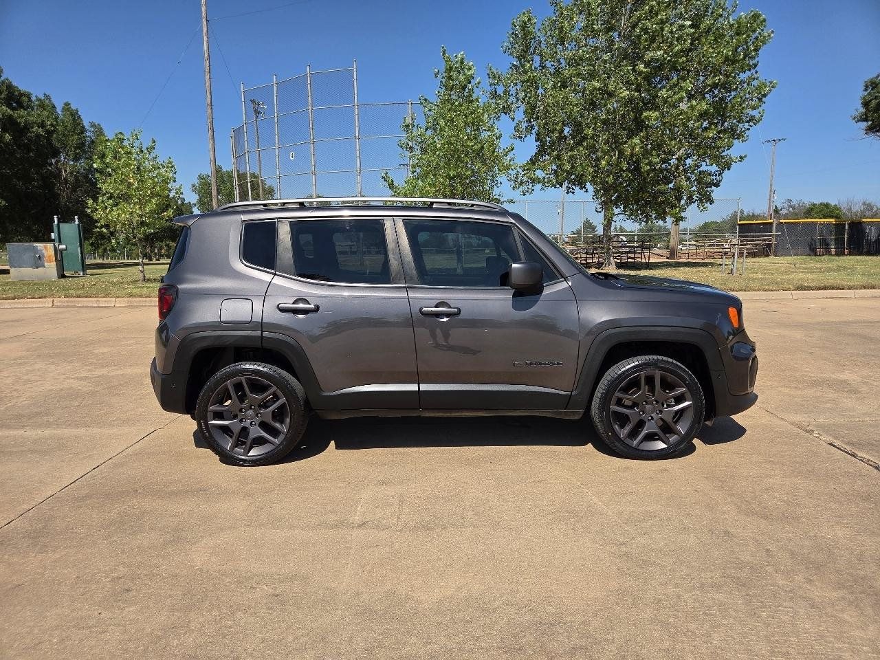Used 2021 Jeep Renegade Latitude w/ Sun & Sound Group AWD/4WD image 22