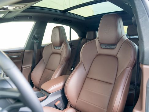 Certified 2025 Porsche Macan Turbo Electric AWD/4WD image 5
