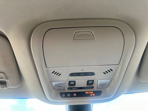Used 2020 Buick Enclave Premium w/ Sun and Sites Package AWD/4WD image 33