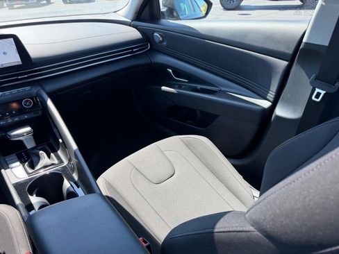 Used 2024 Hyundai Elantra SEL w/ Convenience Package FWD image 19