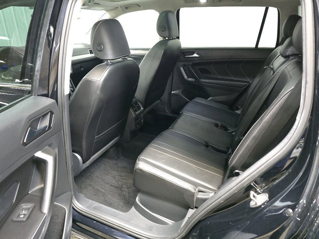 Used 2022 Volkswagen Tiguan SE w/ Panoramic Sunroof Package AWD/4WD image 31