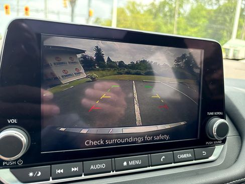 Used 2022 Nissan Rogue SV w/ SV Premium Package image 21