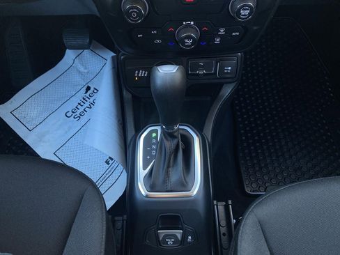 Used 2019 Jeep Renegade Latitude w/ Cold Weather Group image 7