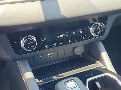 New 2026 Mitsubishi Outlander LE FWD image 23