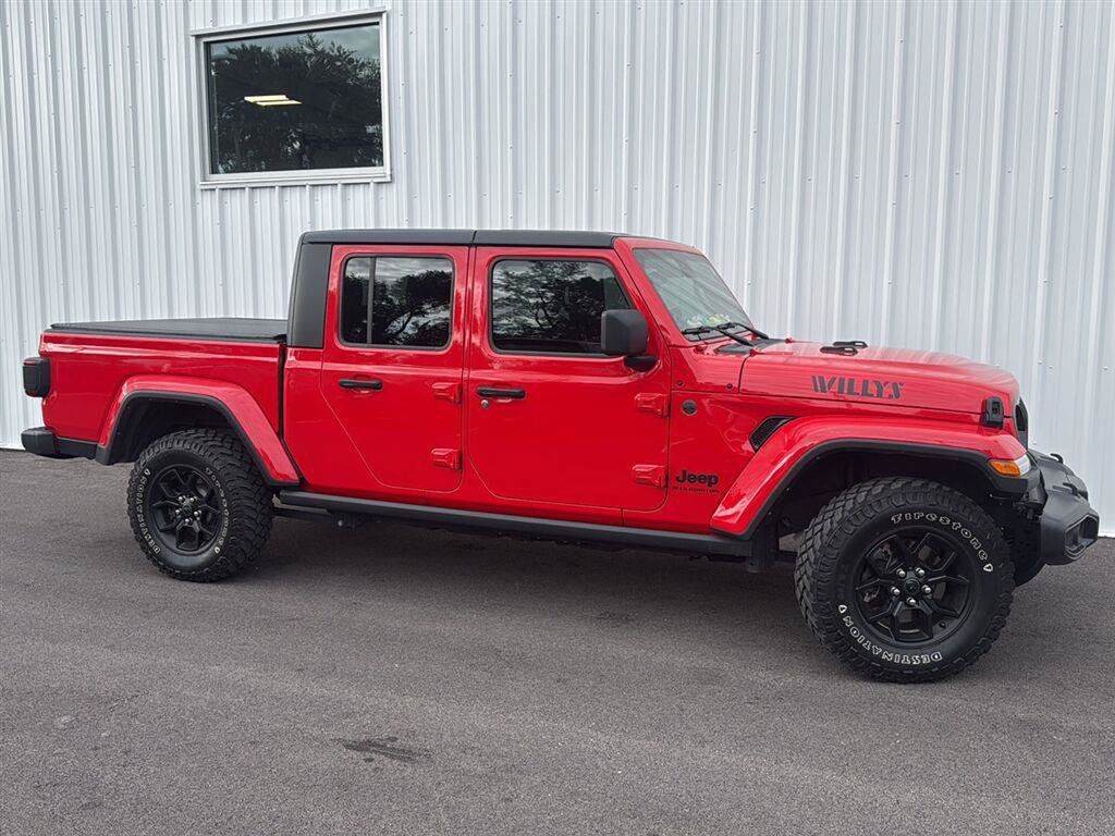 Used 2024 Jeep Gladiator Sport AWD/4WD image 4