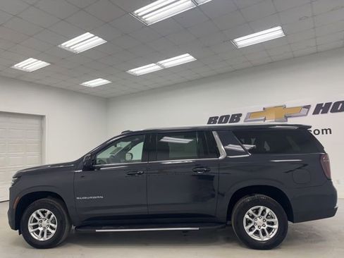 Used 2025 Chevrolet Suburban LT image 8