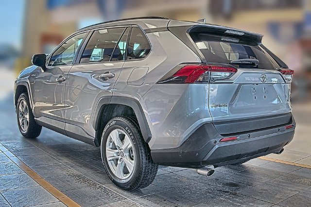 Used 2019 Toyota RAV4 XLE FWD image 3