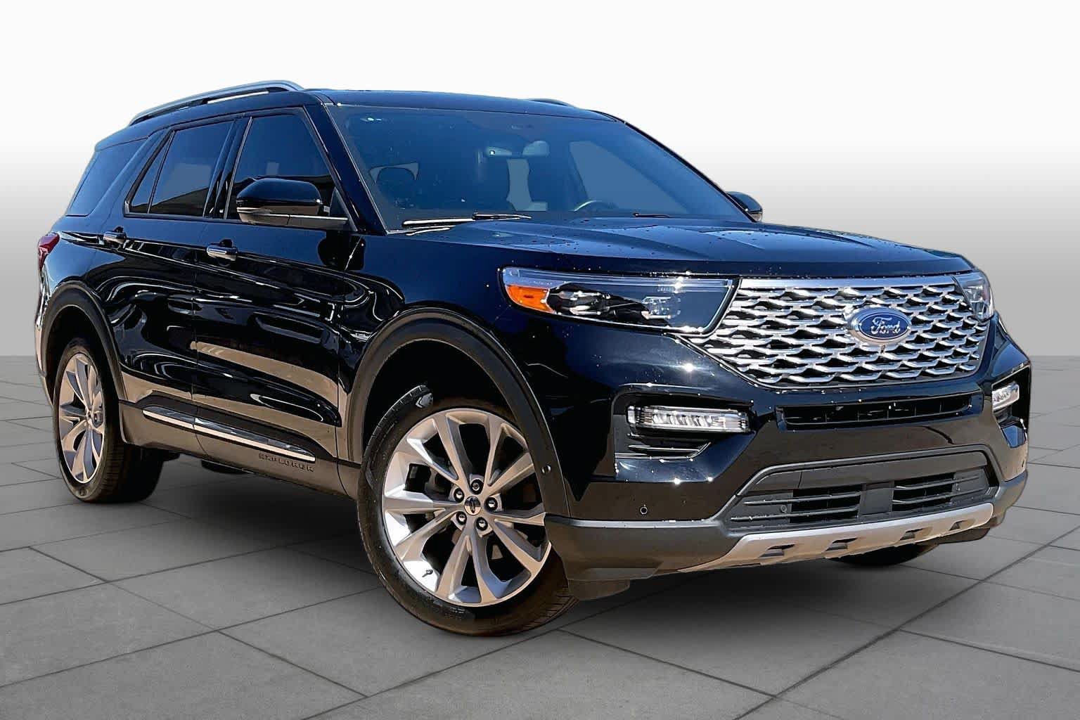Used 2023 Ford Explorer Platinum w/ Technology Package AWD/4WD image 4