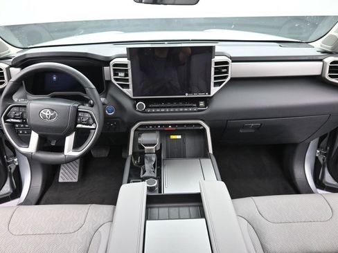 Used 2023 Toyota Sequoia Platinum image 16