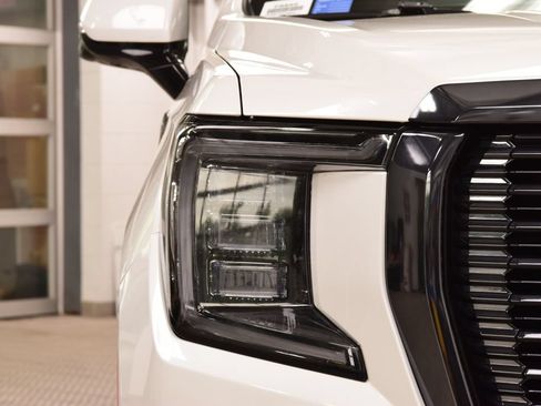 Used 2023 GMC Yukon Denali Ultimate AWD/4WD image 12