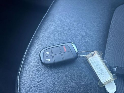 Used 2025 Jeep Compass Trailhawk image 21