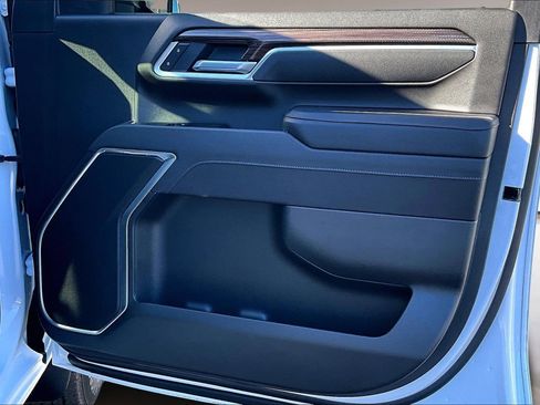 Used 2025 Chevrolet Silverado 2500 LT w/ Convenience Package image 29