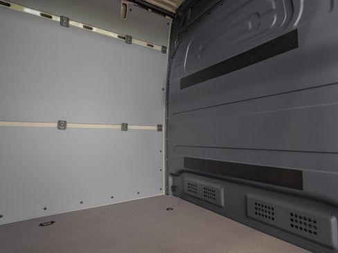 Used 2025 Mercedes-Benz Sprinter 2500 image 27
