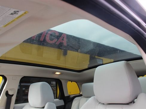 Used 2012 Land Rover Range Rover Evoque Pure Plus AWD/4WD image 19