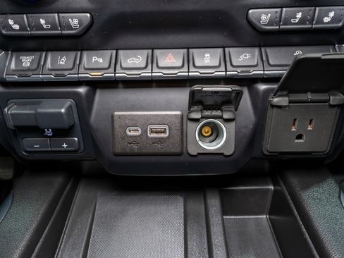 Used 2020 Chevrolet Silverado 2500 High Country w/ Safety Package II image 28