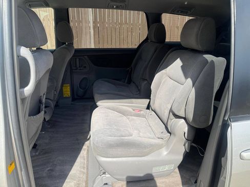Used 2005 Toyota Sienna LE FWD image 12