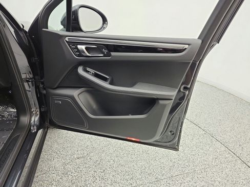 Used 2019 Porsche Macan AWD/4WD image 21