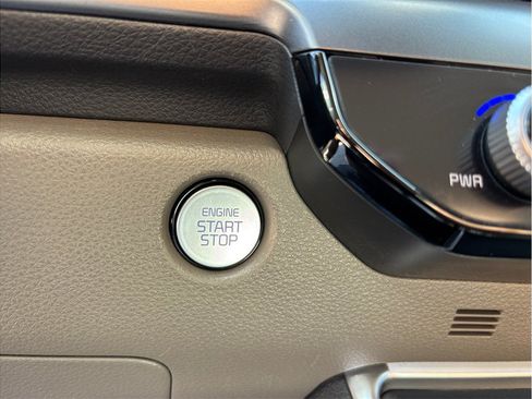 Used 2026 Kia Carnival LXS Hybrid FWD image 27
