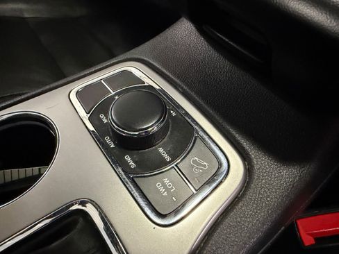 Used 2021 Jeep Grand Cherokee Limited image 12