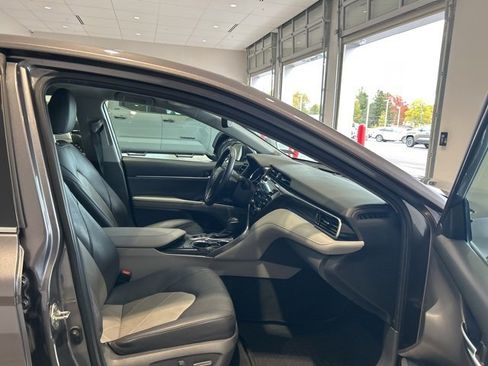 Used 2019 Toyota Camry XLE image 16